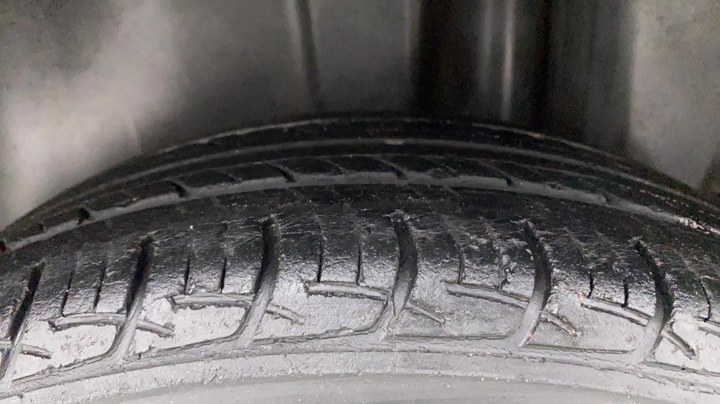 2016 Maruti Ciaz VDI+ SHVS, Diesel, Manual, 78,672 km, Left Rear Tyre Tread