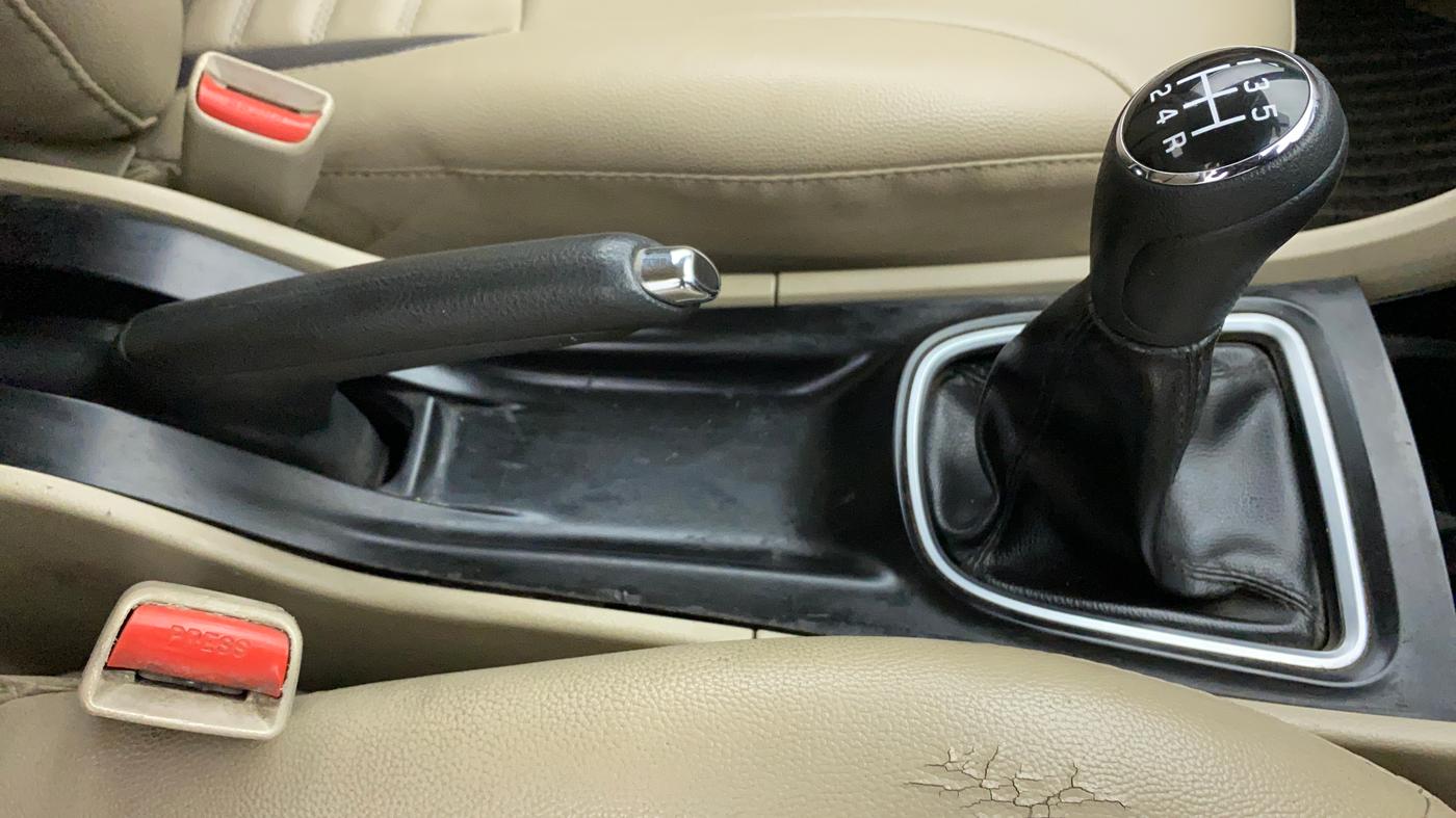 2016 Maruti Ciaz VDI+ SHVS, Diesel, Manual, 78,672 km, Gear Lever