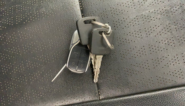 2021 Nissan MAGNITE XE, Petrol, Manual, 11,437 km, Key Close Up