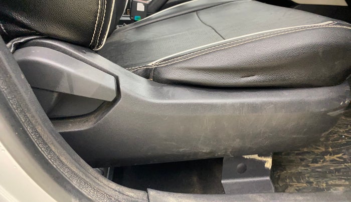 2021 Nissan MAGNITE XE, Petrol, Manual, 11,437 km, Driver Side Adjustment Panel