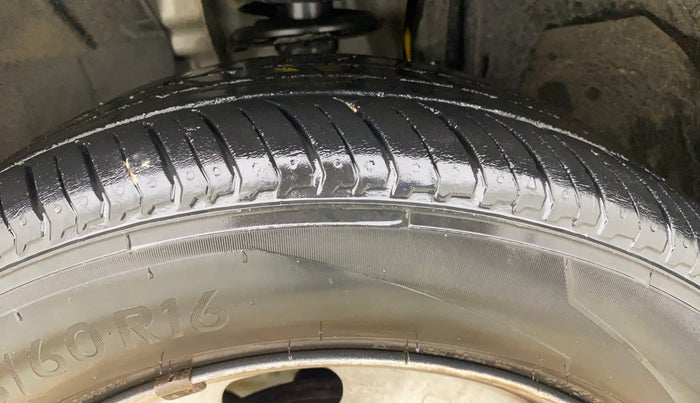 2021 Nissan MAGNITE XE, Petrol, Manual, 11,437 km, Left Front Tyre Tread