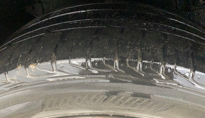 2018 Tata NEXON XM PETROL, CNG, Manual, 89,009 km, Right Rear Tyre Tread