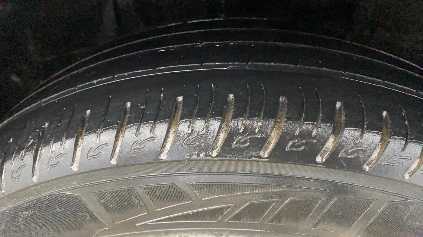 2018 Tata NEXON XM PETROL, CNG, Manual, 88,884 km, Right Front Tyre Tread