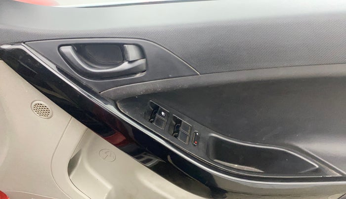 2018 Tata NEXON XM PETROL, CNG, Manual, 89,009 km, Driver Side Door Panels Control