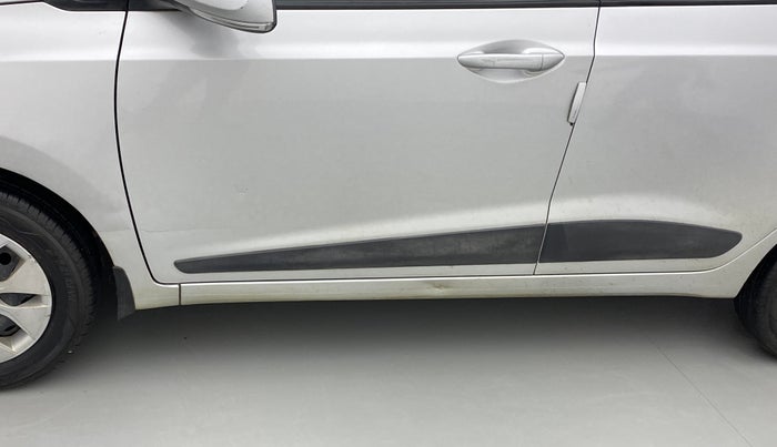 2016 Hyundai Xcent S 1.2 SPECIAL EDITION, Petrol, Manual, 93,800 km, Front passenger door - Paint has faded