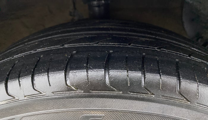 2016 Hyundai Xcent S 1.2 SPECIAL EDITION, Petrol, Manual, 93,800 km, Right Front Tyre Tread