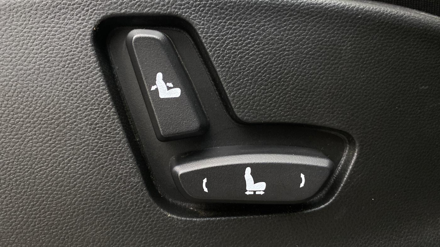 2024 MG HECTOR SAVVY PRO 1.5 TURBO CVT PETROL, Petrol, Automatic, 15,620 km, Driver Side Adjustment Panel