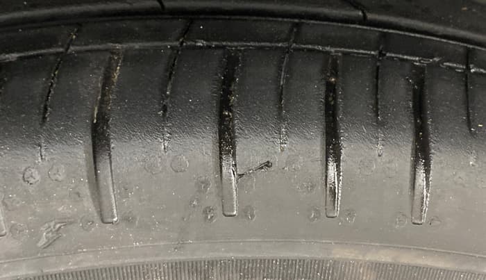 2024 MG HECTOR SAVVY PRO 1.5 TURBO CVT PETROL, Petrol, Automatic, 15,620 km, Right Front Tyre Tread