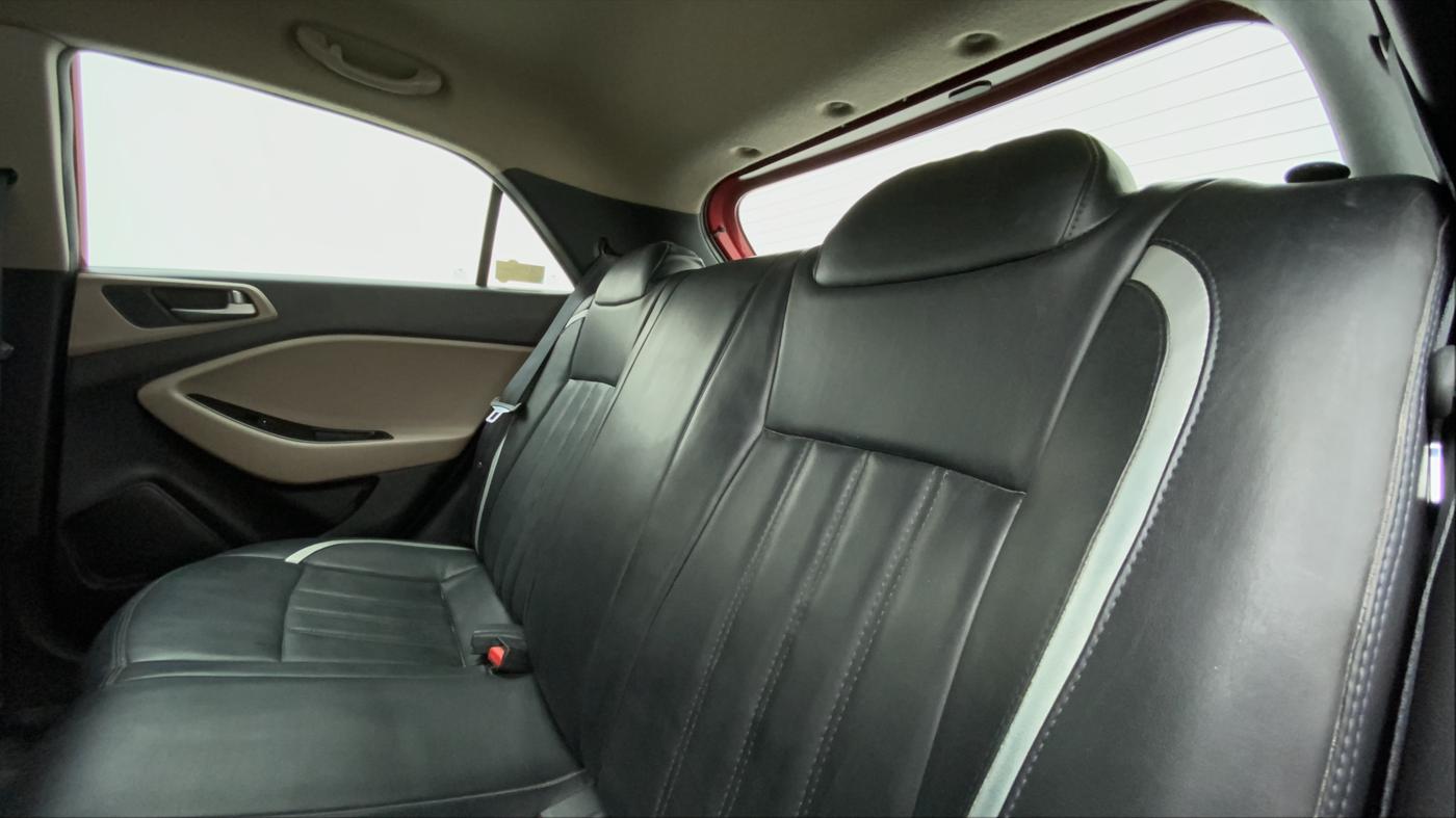 2015 Hyundai Elite i20 SPORTZ (O) 1.2, Petrol, Manual, 68,132 km, Right Side Rear Door Cabin
