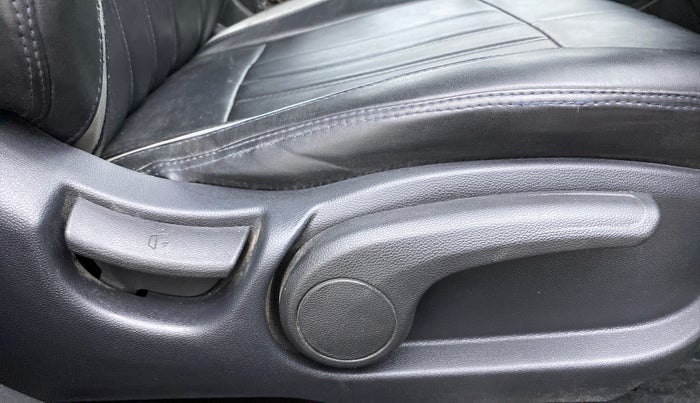 2015 Hyundai Elite i20 SPORTZ (O) 1.2, Petrol, Manual, 68,132 km, Driver Side Adjustment Panel