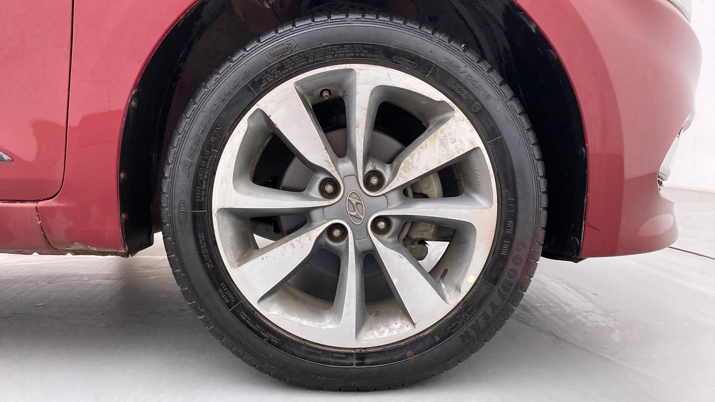 2015 Hyundai Elite i20 SPORTZ (O) 1.2, Petrol, Manual, 68,132 km, Right Front Wheel