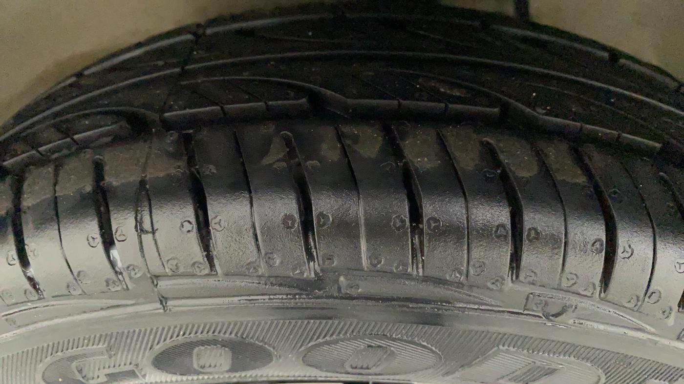 2017 Maruti Alto 800 LXI, Petrol, Manual, 2,924 km, Left Front Tyre Tread