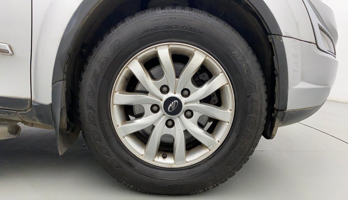 2016 Mahindra XUV500 W10 AT FWD, Diesel, Automatic, 94,738 km, Right Front Wheel