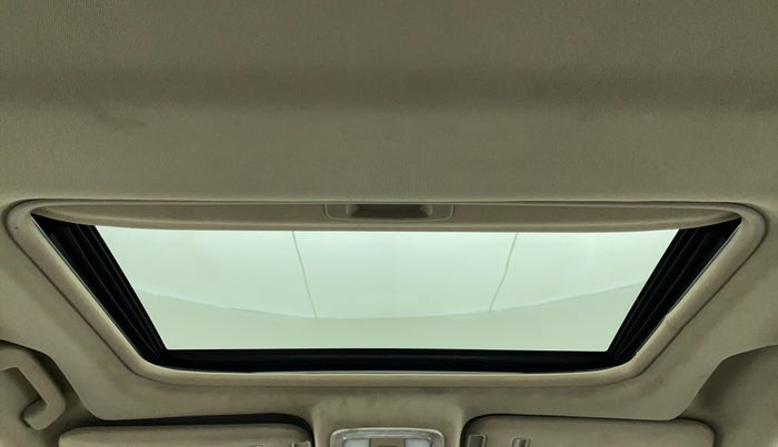 2016 Mahindra XUV500 W10 AT FWD, Diesel, Automatic, 94,738 km, Moonroof/ Sunroof