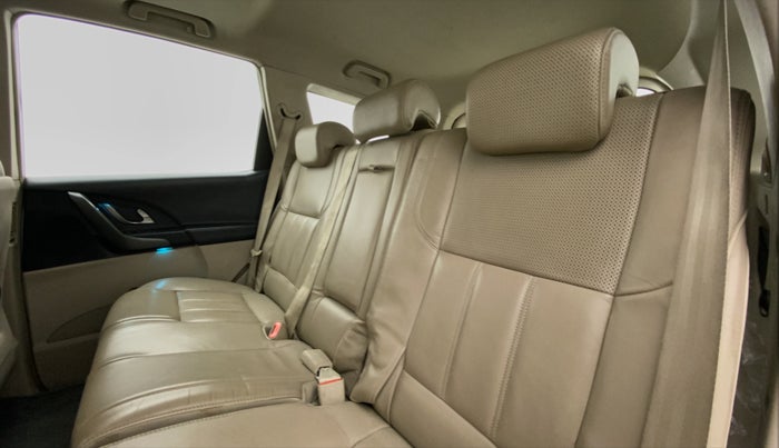 2016 Mahindra XUV500 W10 AT FWD, Diesel, Automatic, 94,738 km, Right Side Rear Door Cabin