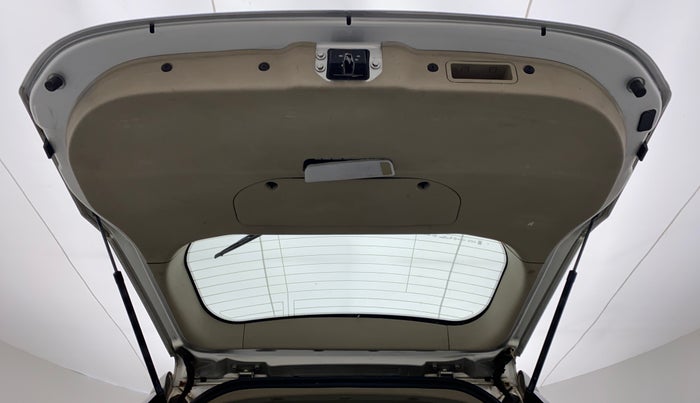 2016 Mahindra XUV500 W10 AT FWD, Diesel, Automatic, 94,738 km, Boot Door Open