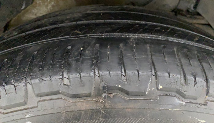 2016 Mahindra XUV500 W10 AT FWD, Diesel, Automatic, 94,738 km, Left Rear Tyre Tread