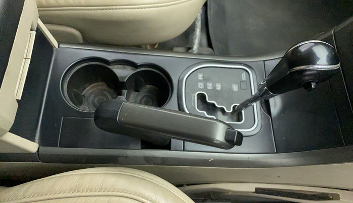 2016 Mahindra XUV500 W10 AT FWD, Diesel, Automatic, 94,738 km, Gear Lever