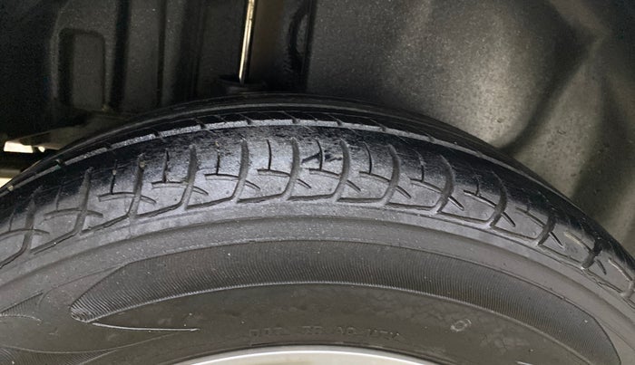 2013 Maruti Swift Dzire ZXI, Petrol, Manual, 42,449 km, Right Rear Tyre Tread