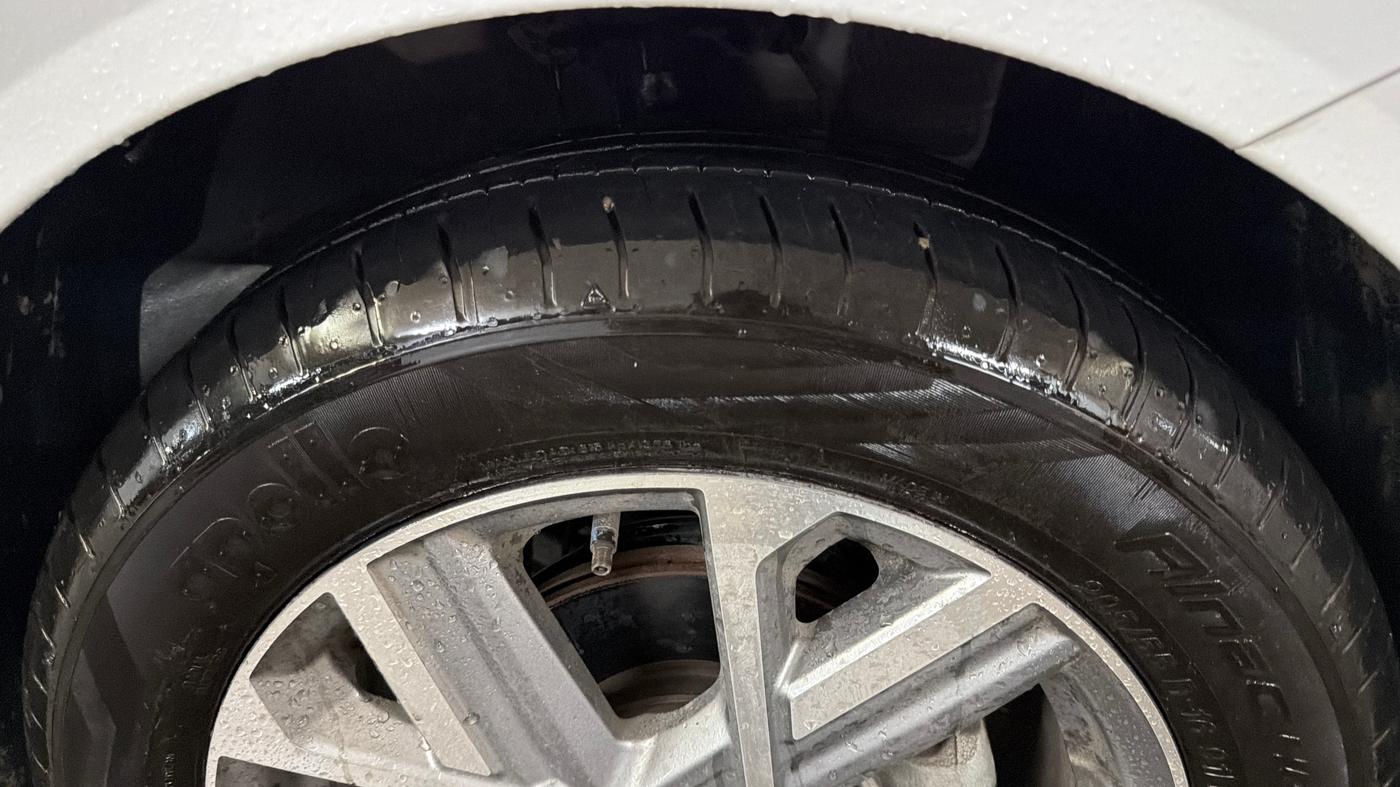 2025 Hyundai Verna SX(O) 1.5 MPI IVT , Petrol, Automatic, 4,019 km, Right Front Tyre Tread