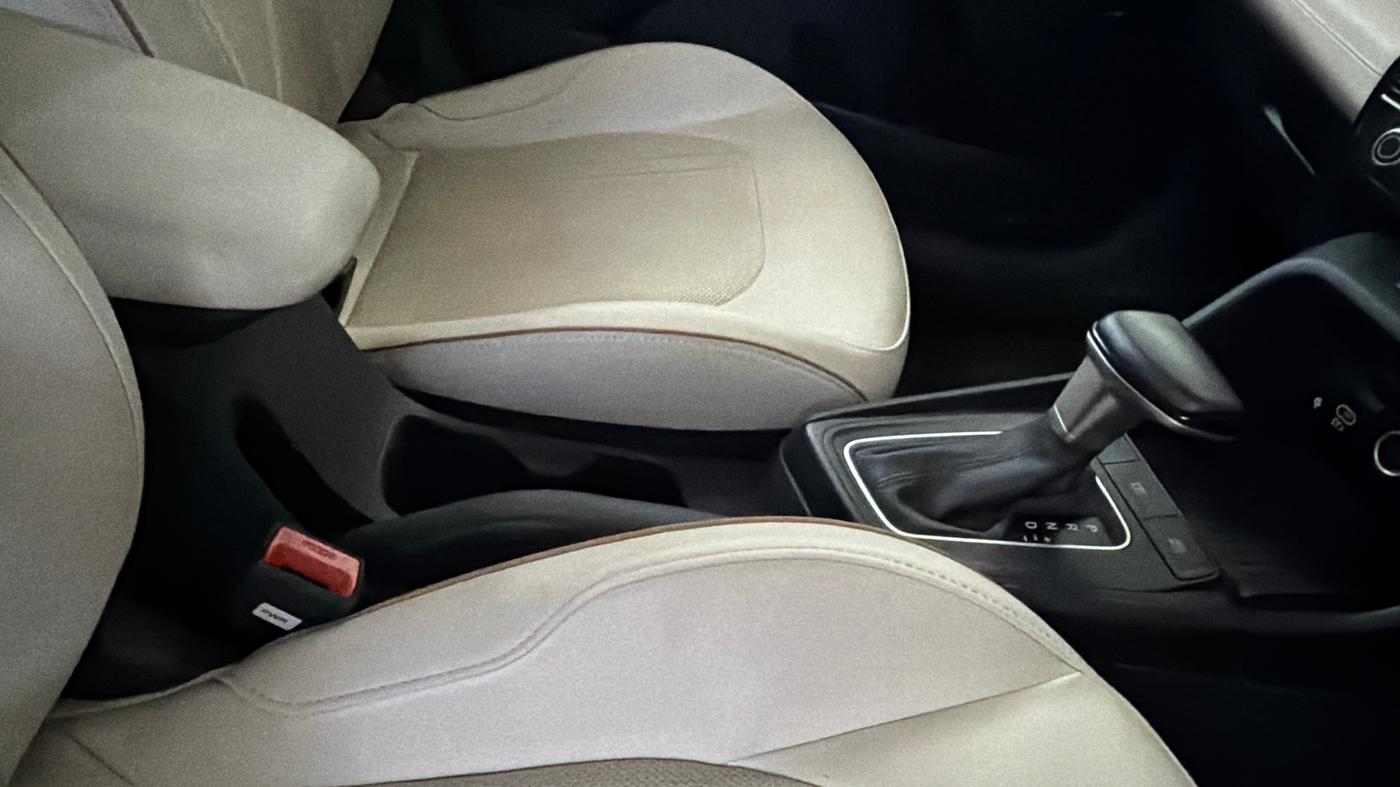 2025 Hyundai Verna SX(O) 1.5 MPI IVT , Petrol, Automatic, 4,019 km, Gear Lever