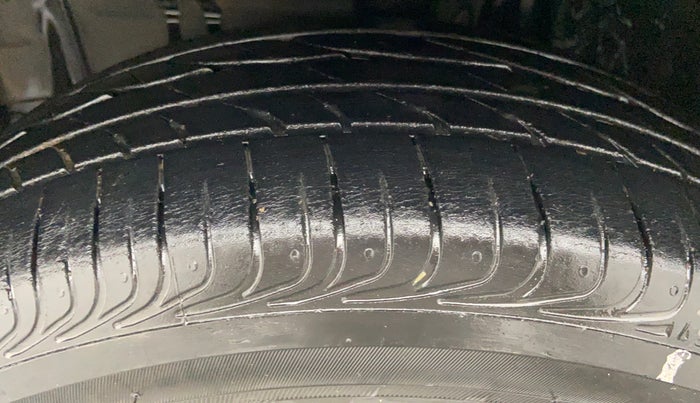 2018 Toyota YARIS V MT, Petrol, Manual, 16,676 km, Left Front Tyre Tread