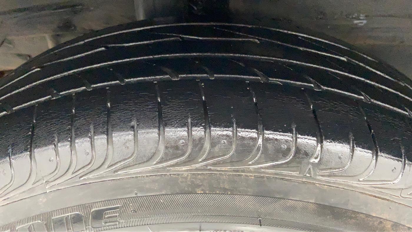 2018 Toyota YARIS V MT, Petrol, Manual, 16,676 km, Right Rear Tyre Tread