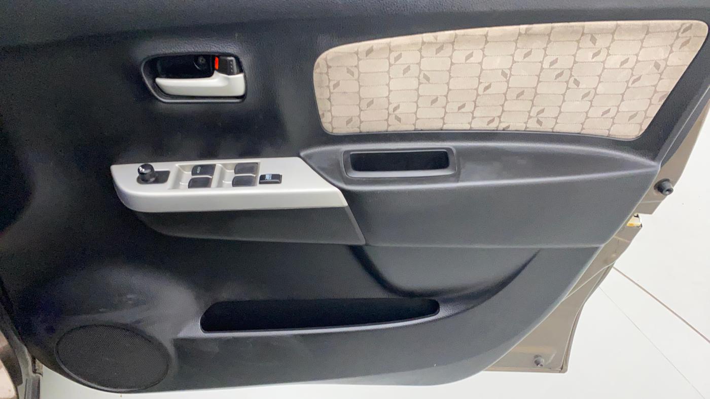 2014 Maruti Wagon R 1.0 VXI, Petrol, Manual, 44,364 km, Driver Side Door Panels Control