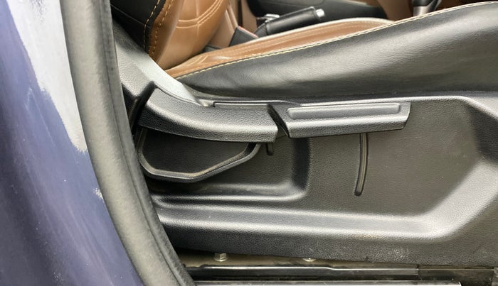 2019 Hyundai VENUE SX PLUS 1.0 TURBO DCT, Petrol, Automatic, 48,942 km, Driver Side Adjustment Panel