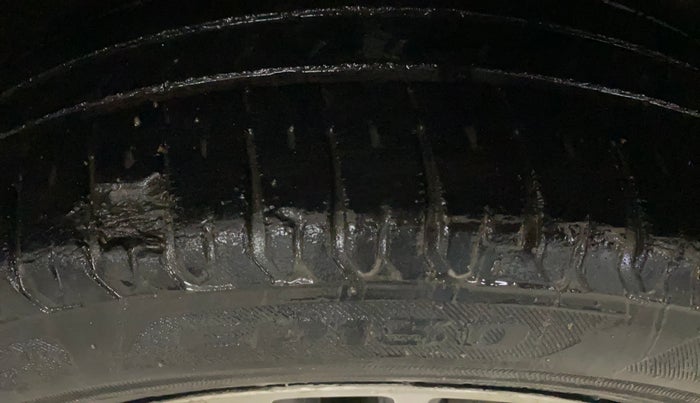 2017 Maruti Dzire ZXI PLUS, Petrol, Manual, 88,462 km, Right Front Tyre Tread