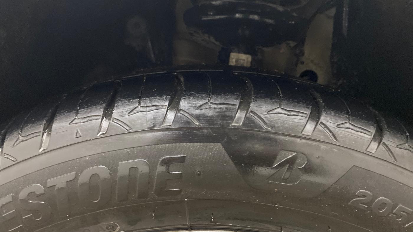 2018 Skoda Octavia L&K 1.8 TSI AT, Petrol, Automatic, 76,751 km, Left Front Tyre Tread