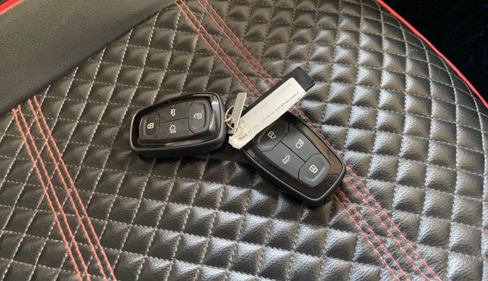 2023 Tata ALTROZ XZ PETROL, Petrol, Manual, 21,487 km, Key Close Up