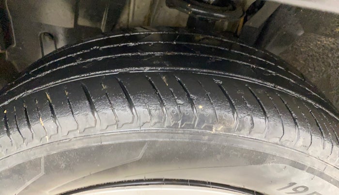 2022 Nissan MAGNITE XL, Petrol, Manual, 34,452 km, Left Front Tyre Tread