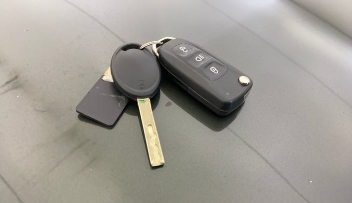 2020 Tata NEXON XZ PETROL, Petrol, Manual, 72,920 km, Key Close Up