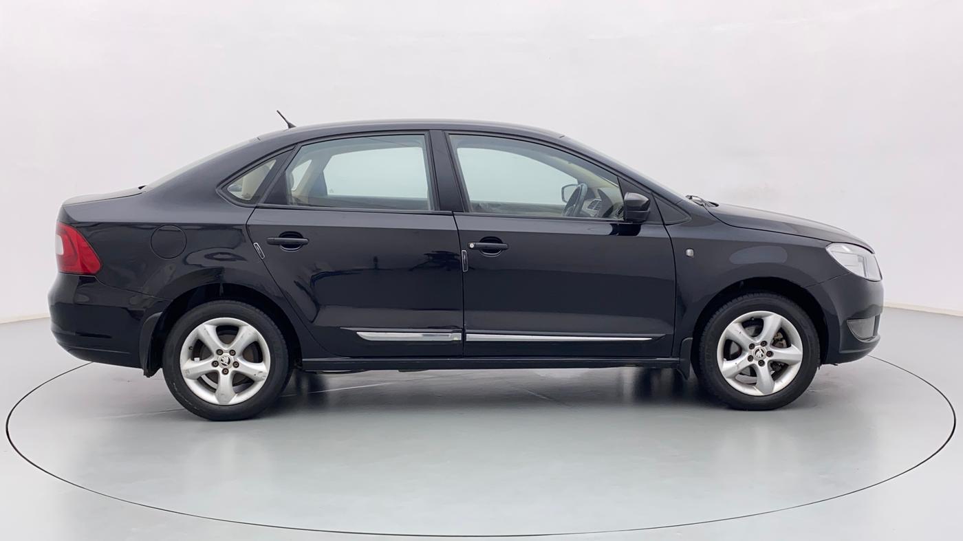 2013 Skoda Rapid ELEGANCE 1.6 MPI MT, Petrol, Manual, 42,359 km, Right Side View