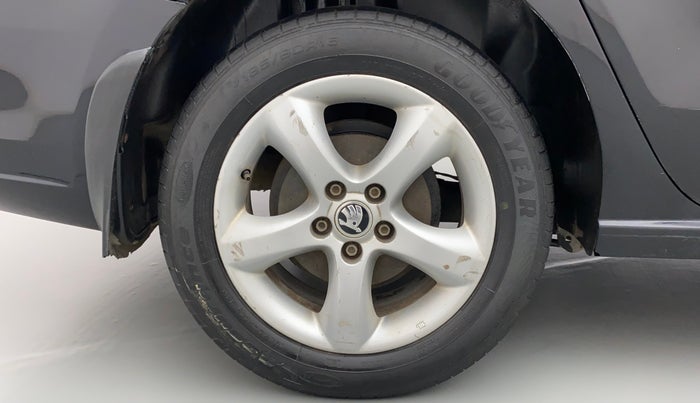 2013 Skoda Rapid ELEGANCE 1.6 MPI MT, Petrol, Manual, 42,359 km, Right Rear Wheel