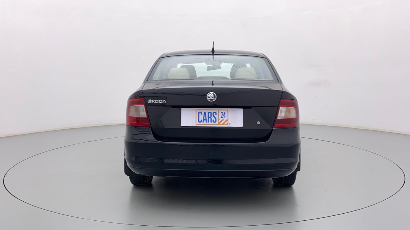 2013 Skoda Rapid ELEGANCE 1.6 MPI MT, Petrol, Manual, 42,359 km, Back/Rear