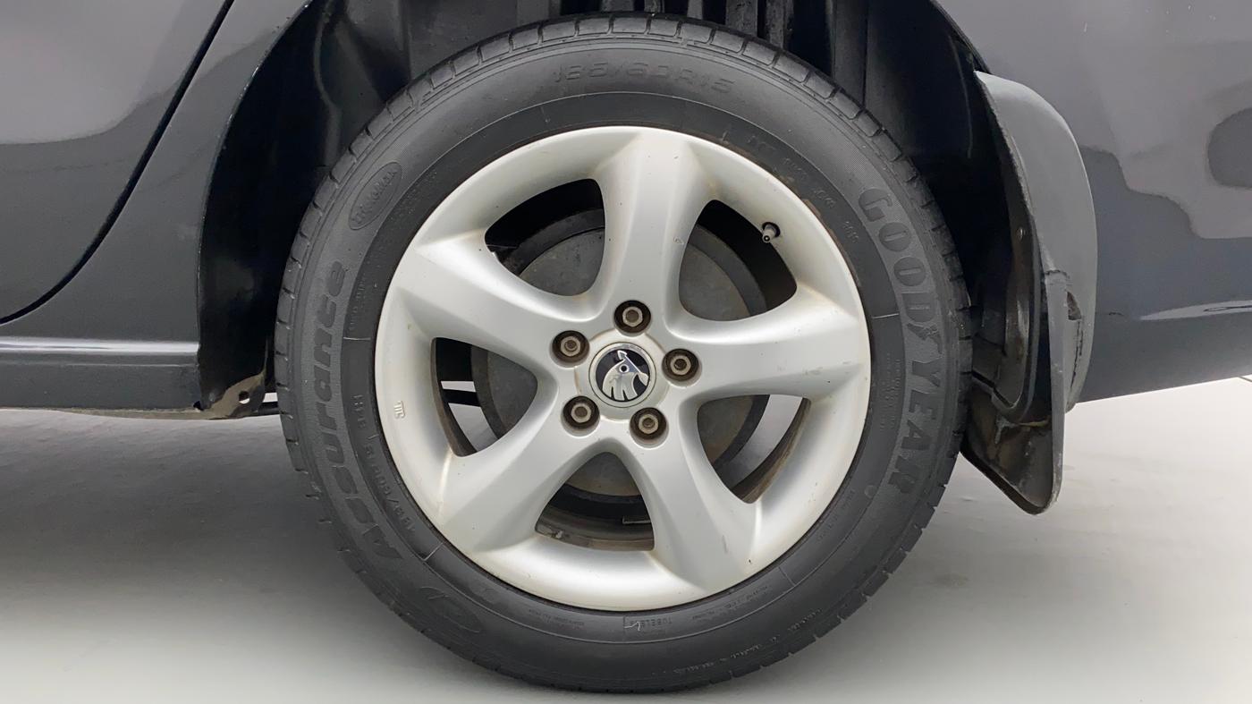 2013 Skoda Rapid ELEGANCE 1.6 MPI MT, Petrol, Manual, 42,359 km, Left Rear Wheel