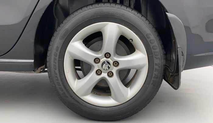 2013 Skoda Rapid ELEGANCE 1.6 MPI MT, Petrol, Manual, 42,359 km, Left Rear Wheel