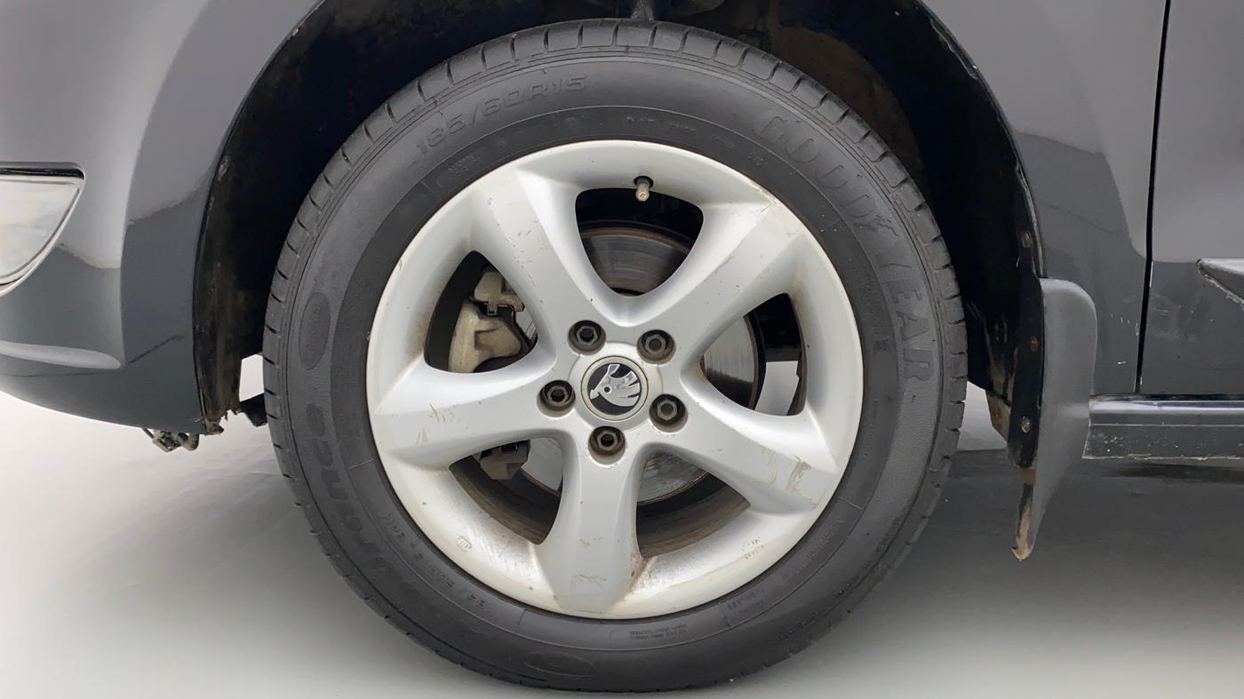 2013 Skoda Rapid ELEGANCE 1.6 MPI MT, Petrol, Manual, 42,359 km, Left Front Wheel