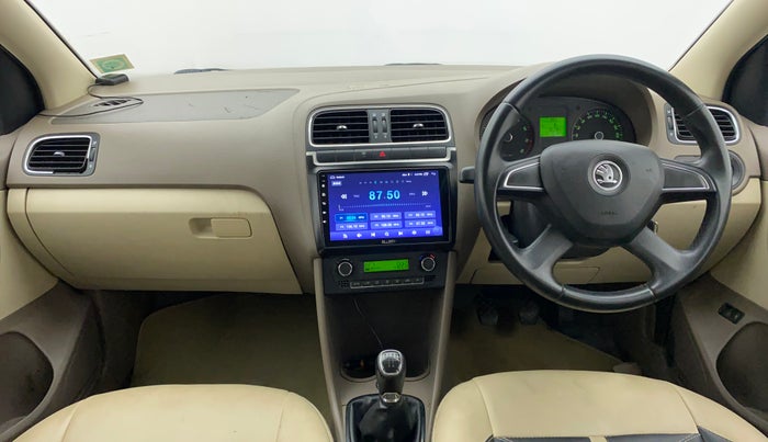 2013 Skoda Rapid ELEGANCE 1.6 MPI MT, Petrol, Manual, 42,359 km, Dashboard