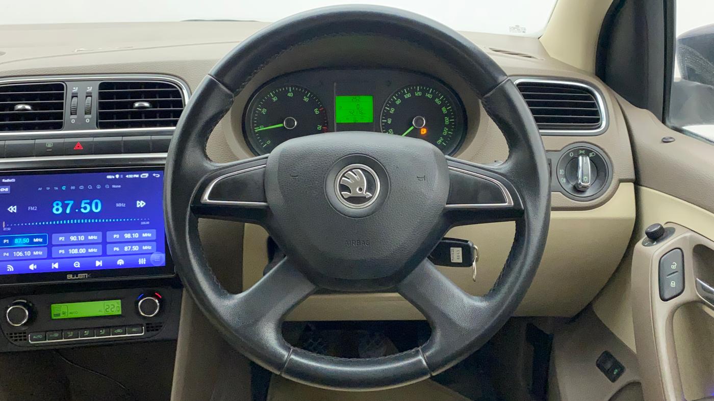 2013 Skoda Rapid ELEGANCE 1.6 MPI MT, Petrol, Manual, 42,359 km, Steering Wheel Close Up