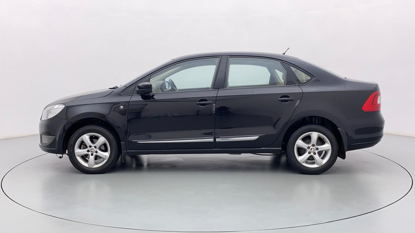 2013 Skoda Rapid ELEGANCE 1.6 MPI MT, Petrol, Manual, 42,359 km, Left Side