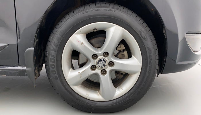 2013 Skoda Rapid ELEGANCE 1.6 MPI MT, Petrol, Manual, 42,359 km, Right Front Wheel