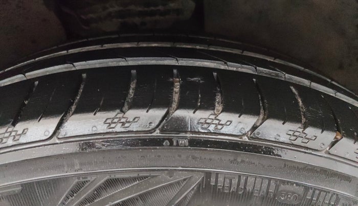 2021 Skoda Kodiaq Scout 2.0 TSI AT (4x4), Petrol, Automatic, 80,095 km, Right Front Tyre Tread