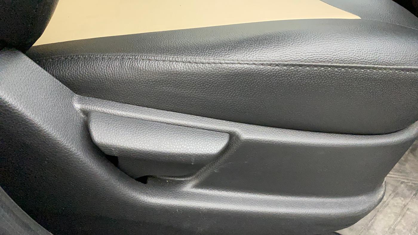 2017 Hyundai Eon 1.0 MAGNA + (O), Petrol, Manual, 25,581 km, Driver Side Adjustment Panel
