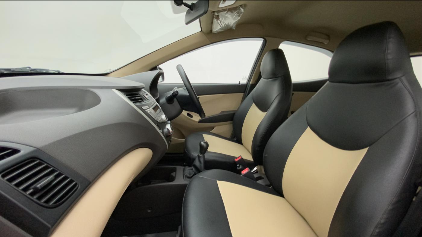 2017 Hyundai Eon 1.0 MAGNA + (O), Petrol, Manual, 25,581 km, Right Side Front Door Cabin