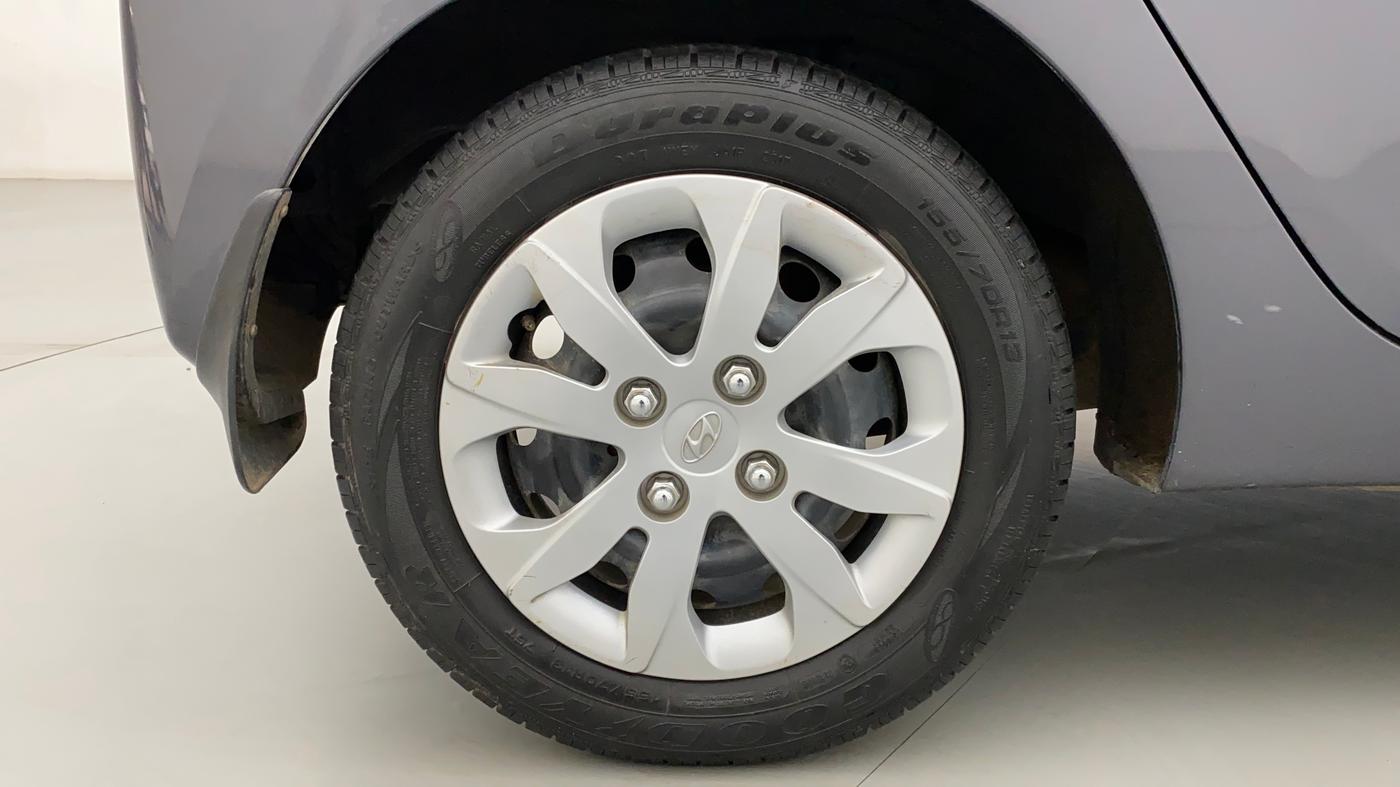 2017 Hyundai Eon 1.0 MAGNA + (O), Petrol, Manual, 25,581 km, Right Rear Wheel