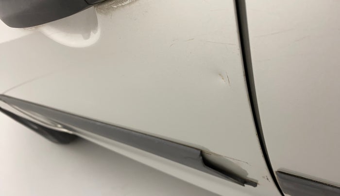 2011 Maruti Ritz VXI, Petrol, Manual, 81,162 km, Front passenger door - Slightly dented