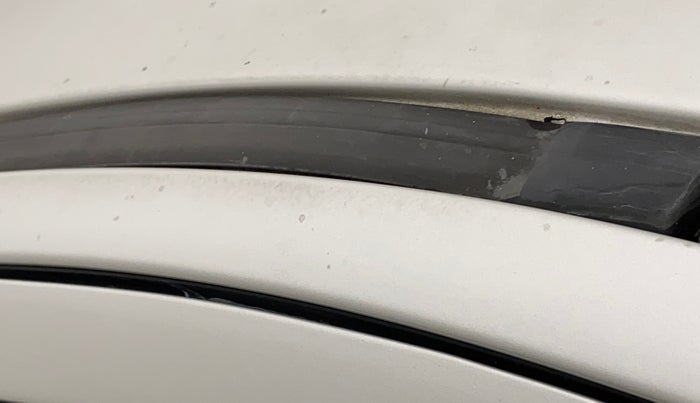 2011 Maruti Ritz VXI, Petrol, Manual, 81,162 km, Right A pillar - Paint is slightly faded